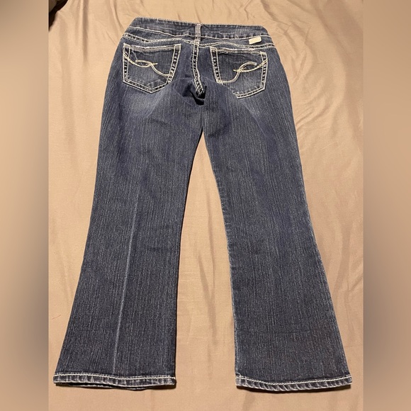 Silver Suki Capri Jeans - Picture 2 of 4